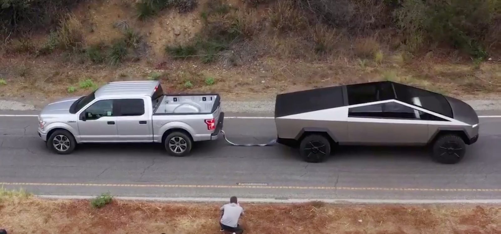 watch tesla cybertruck in tug of war against ford f150 and size parison